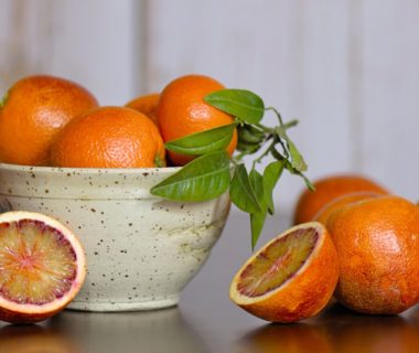 découvrez les causes, symptômes et traitements de la carence en vitamine c. apprenez comment cette vitamine essentielle peut affecter votre santé et comment l'intégrer efficacement dans votre alimentation.